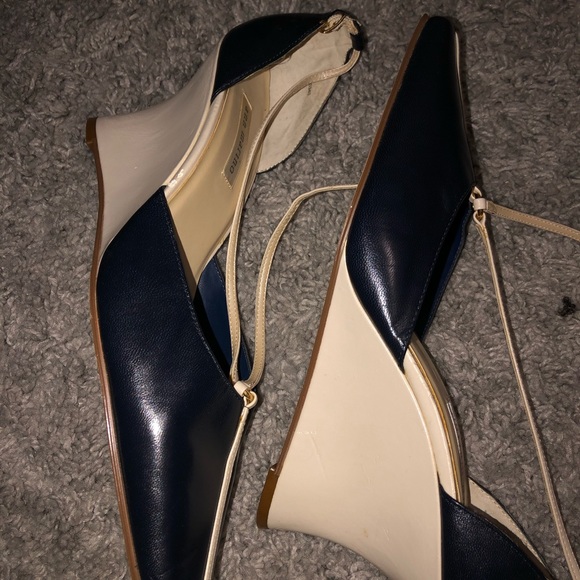 BNWOT navy blue and cream Ann Marino women wedge heels. - Picture 3 of 6